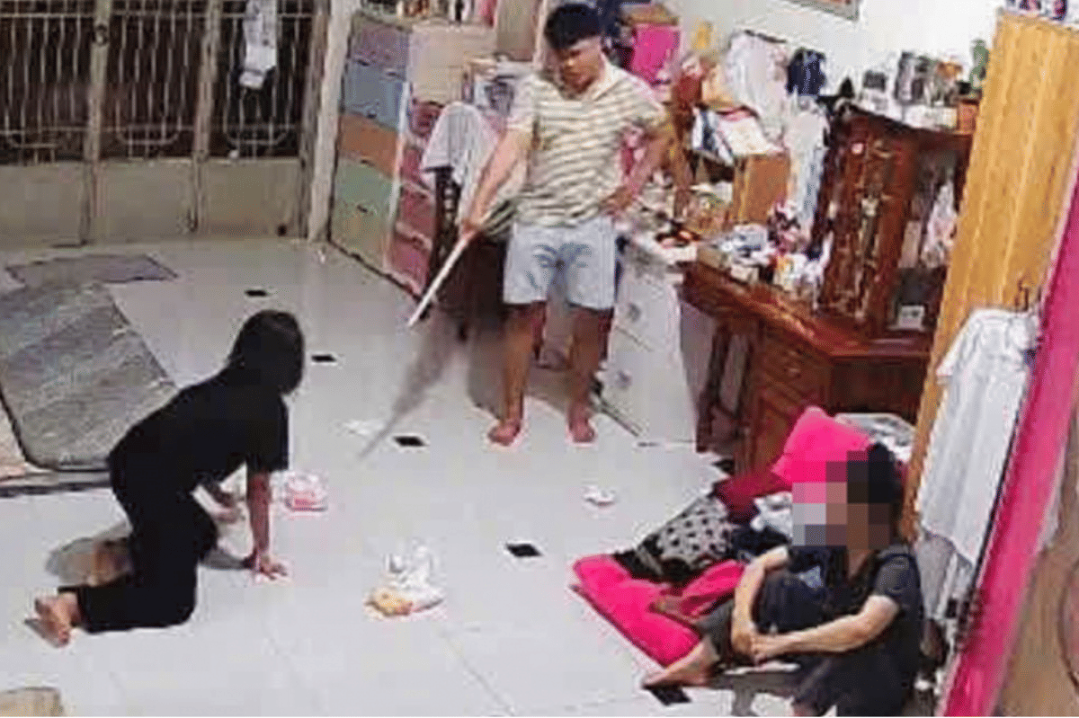 CCTV menjadi barang bukti ketika ayah sambungnya melakukan kekerasan
