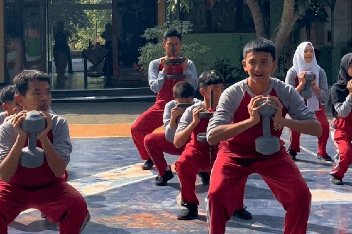 Latihan kekuatan tidak akan membuat anak jadi langsung pendek