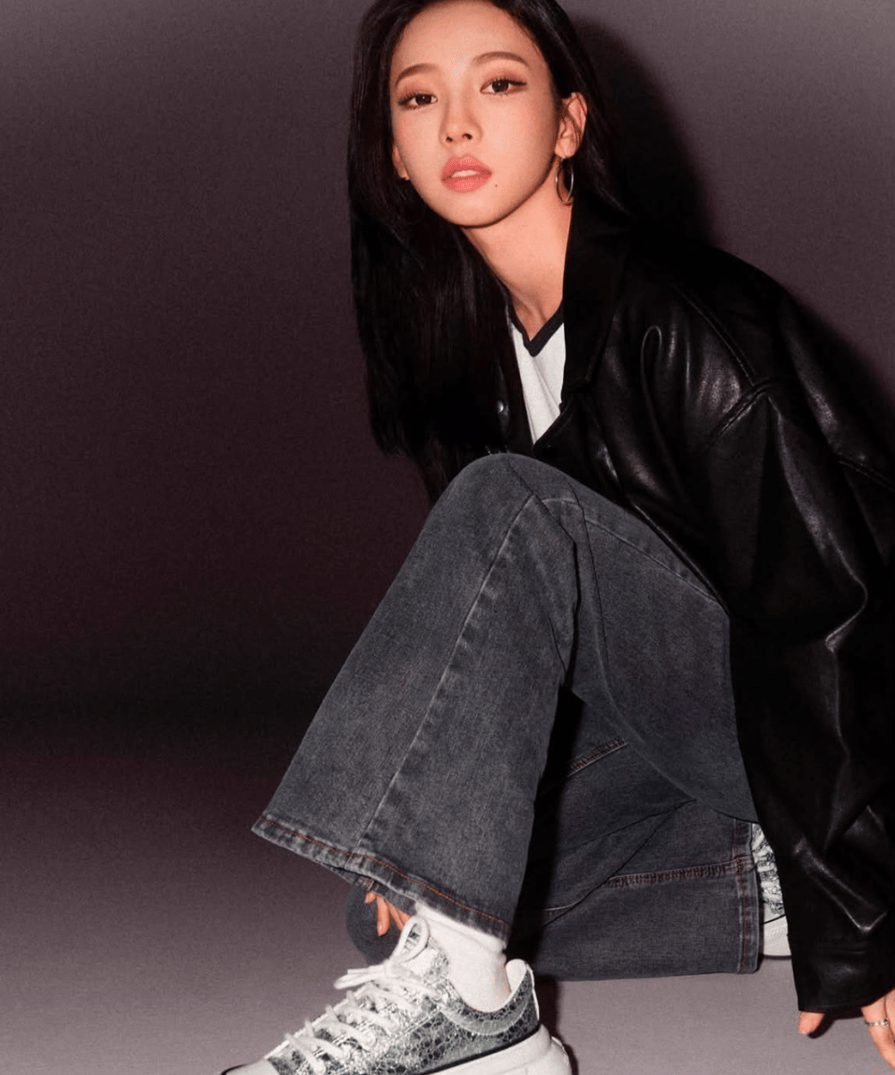 Opsi gaya rebel yang effortlessly cool dengan jaket kulit dan baggy jeans