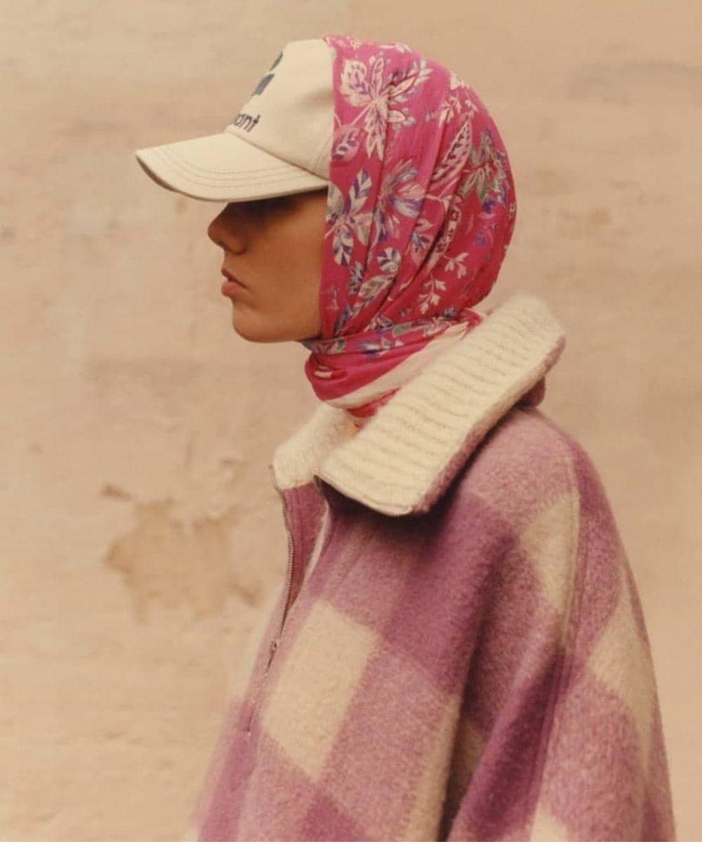 Padu Padan Scarf dan Topi yang Stylish