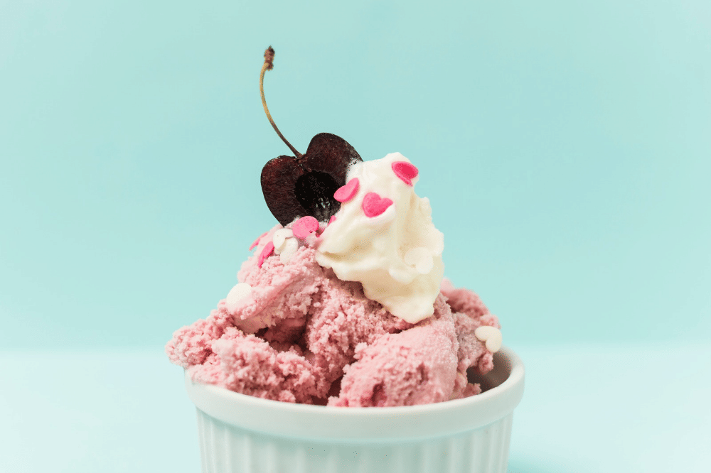 Benarkah ibu hamil tidak boleh makan es krim di trimester kedua?