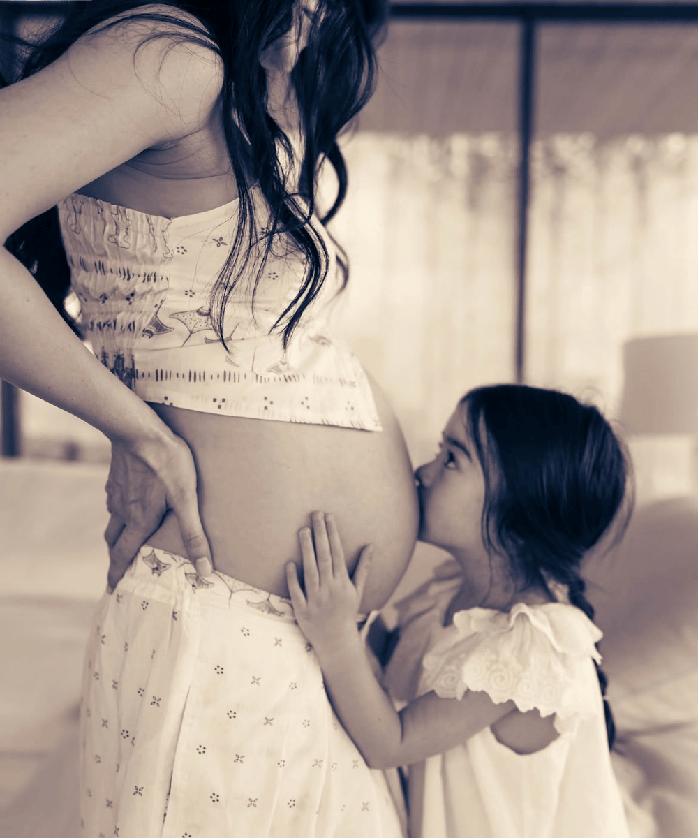 Briella mencium perut mama dengan penuh sayang