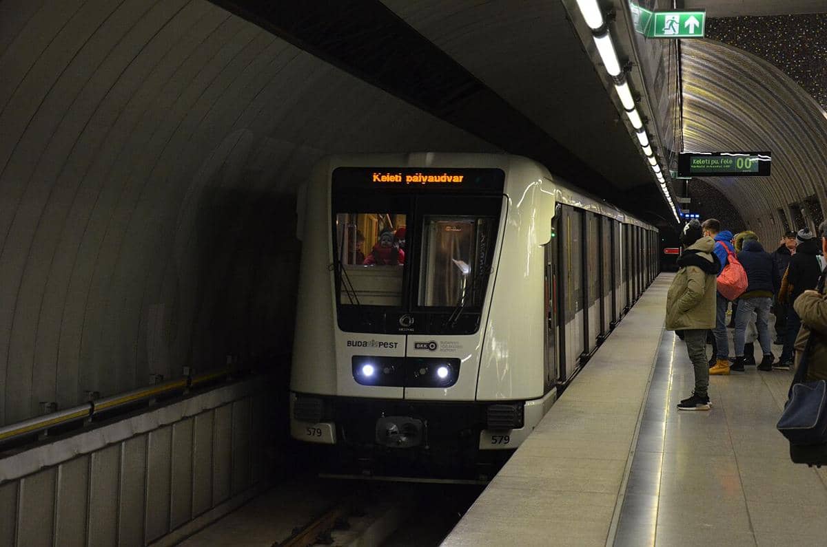 Hindari paparan debu selama berkendara atau commuting