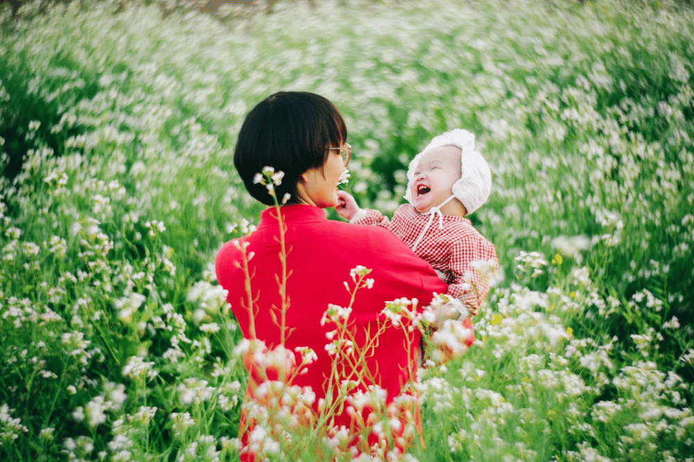Tersenyum saat melihat atau mendengar Mama