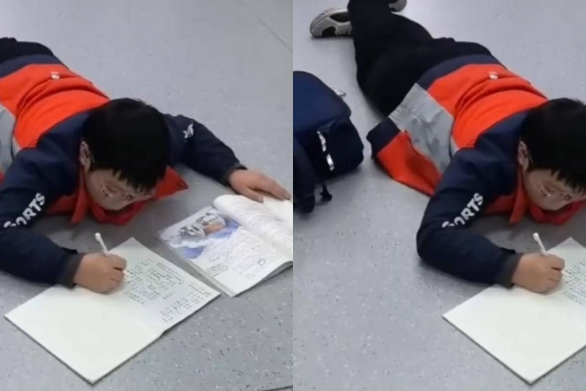 Pelajar China saat belajar di transportasi umum tengkurap di lantai MRT