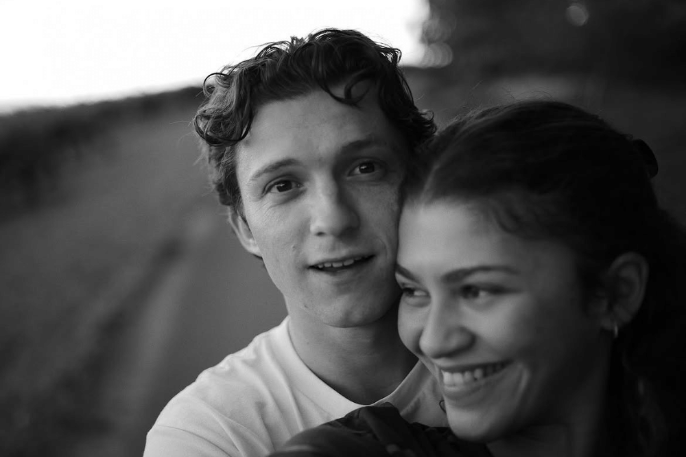 Suka Ajak Kencan, 5 Sisi Romantis Tom Holland sebagai Suami Zendaya