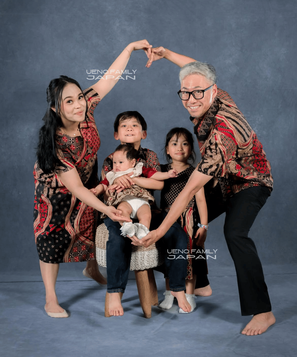 Membiasakan anak menggunakan tiga bahasa