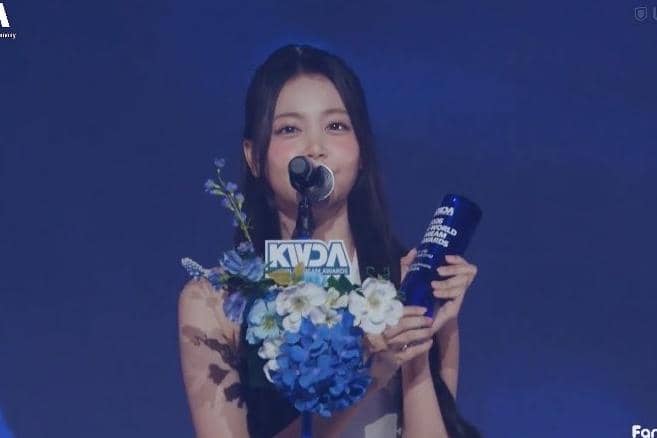 Carmen memenangkan Female Solo Popularity Award