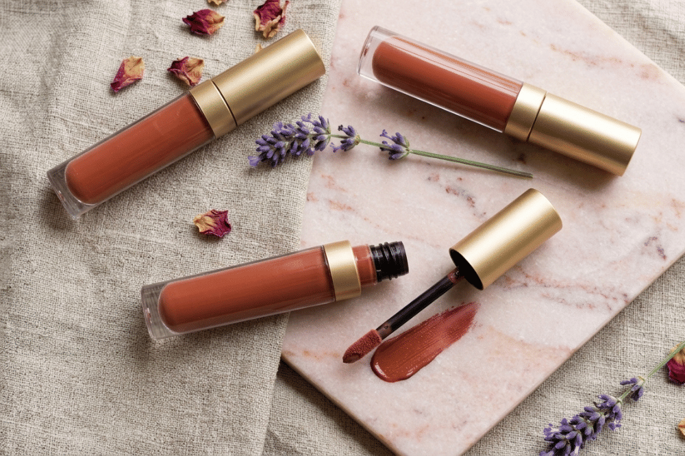 7 Lipstik Terracotta, Rahasia Tampilan Kulit Sawo Matang Makin Menawan