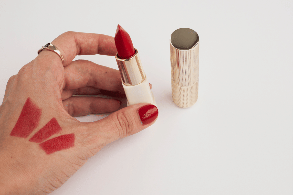 Tips menggunakan lipstik merah tanpa terkesan mencolok (2)