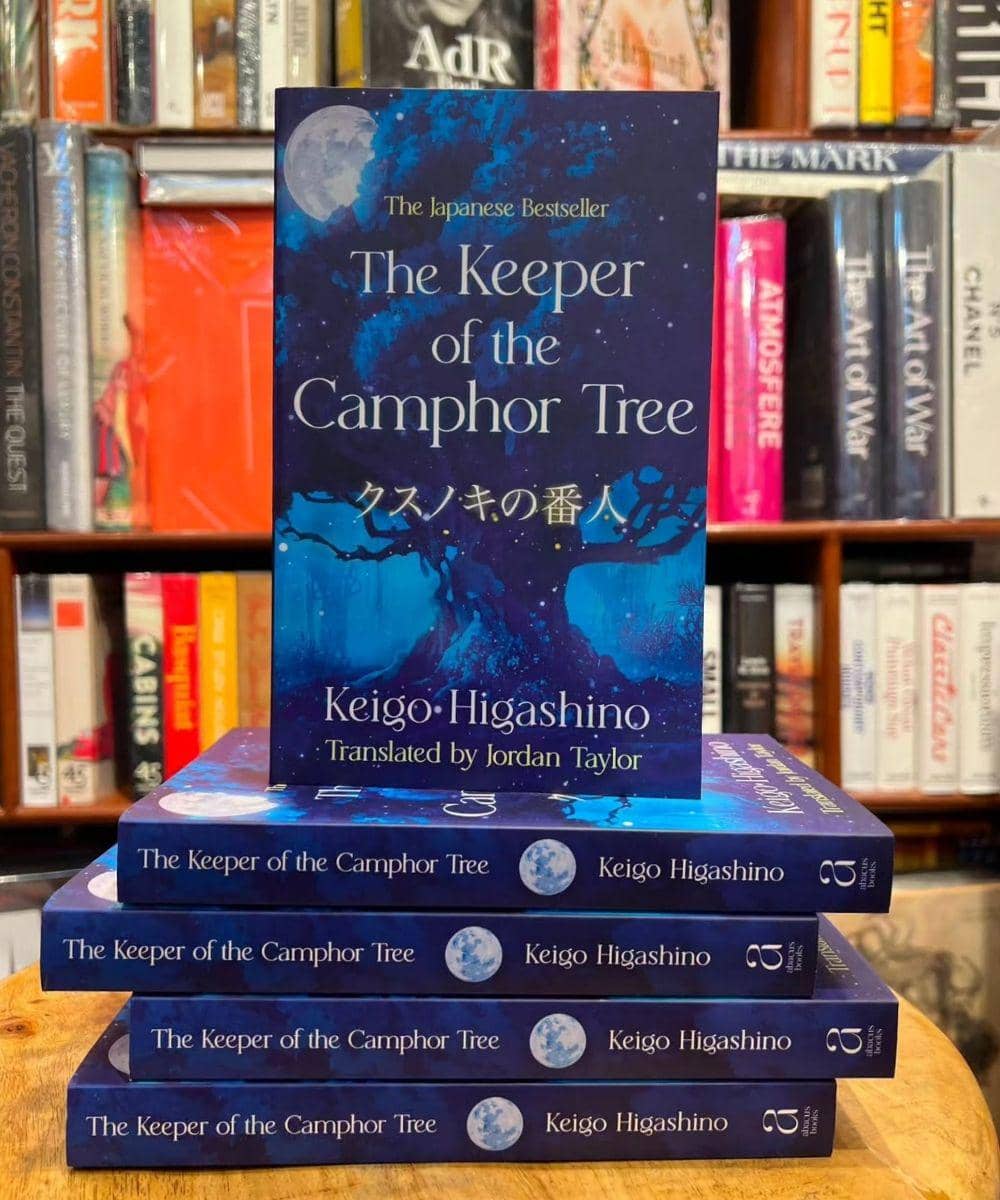 Seri Kusunoki dan Black Showman novel Keigo Higashino