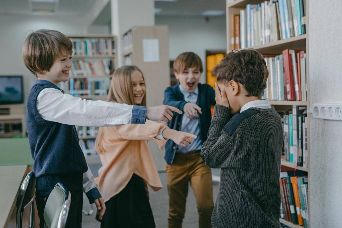 Tanda-tanda anak mengalami Bullying relasional