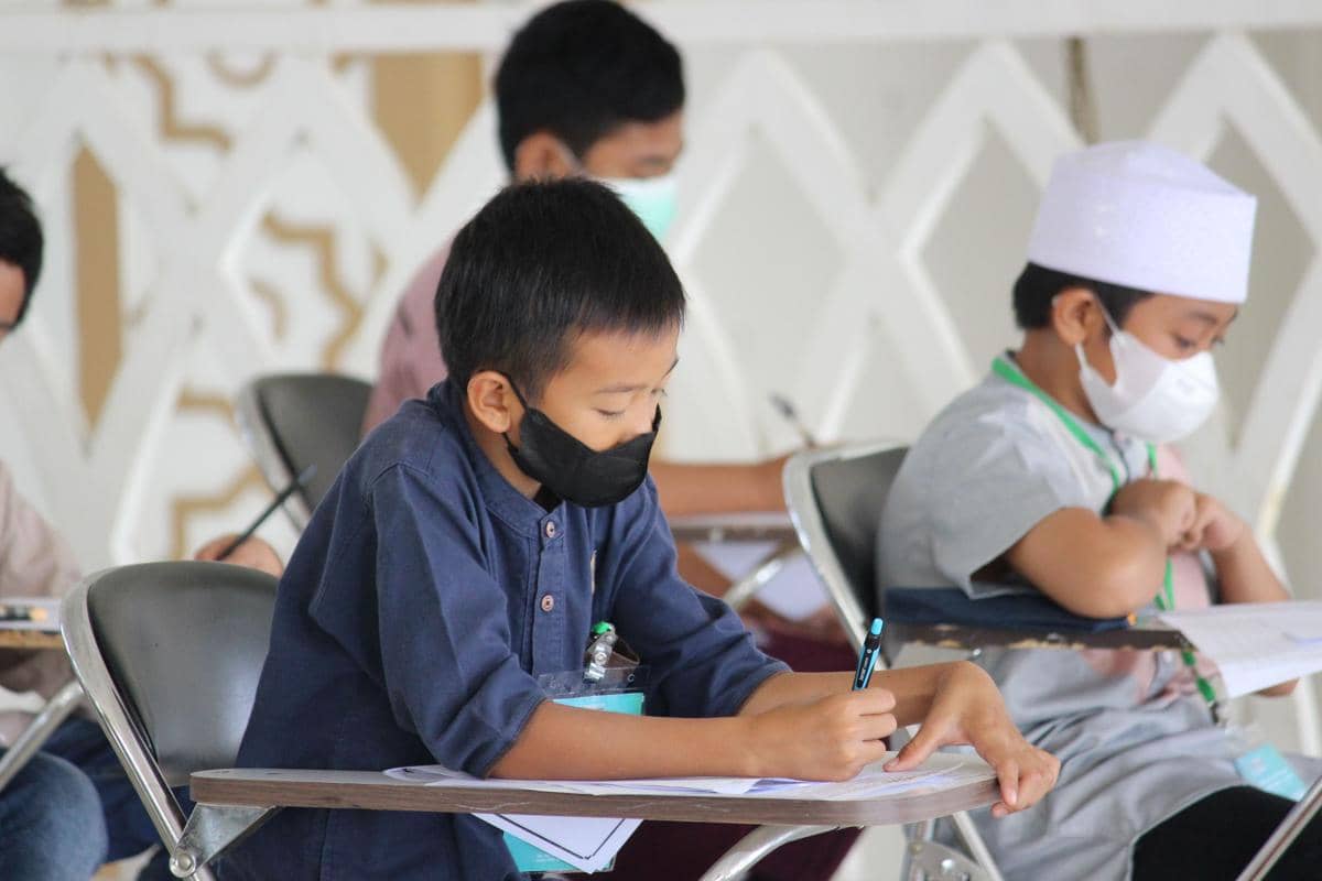 Ajarkan anak berusaha sambil berdoa memohon takdir baik kepada Allah SWT