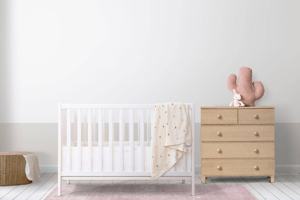 Siapkan tempat tidur yang aman untuk bayi