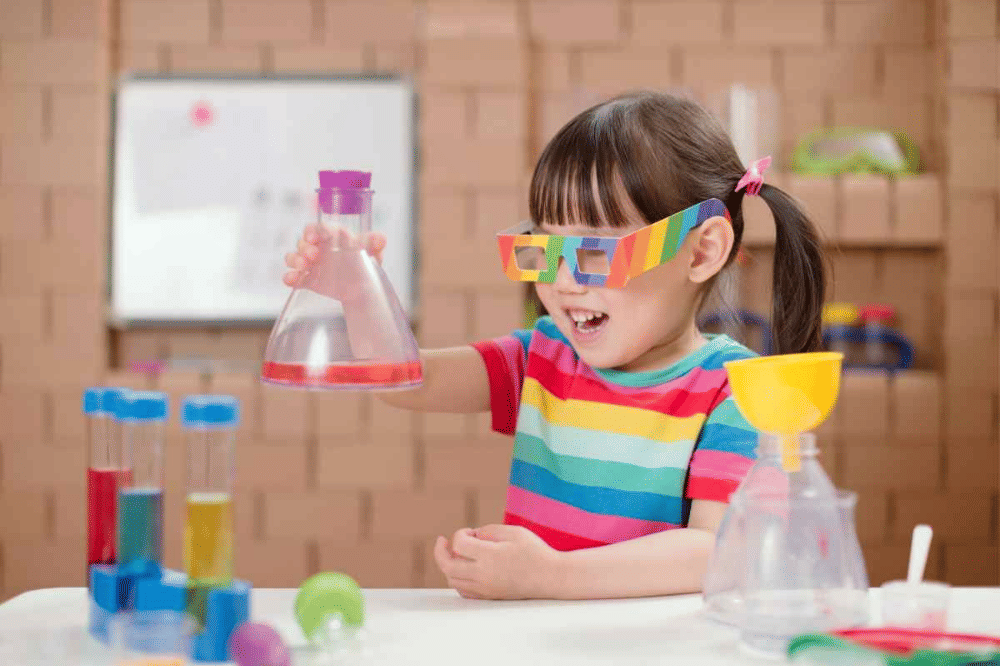5 Eksperimen Sains Sederhana untuk Asah Otak Anak