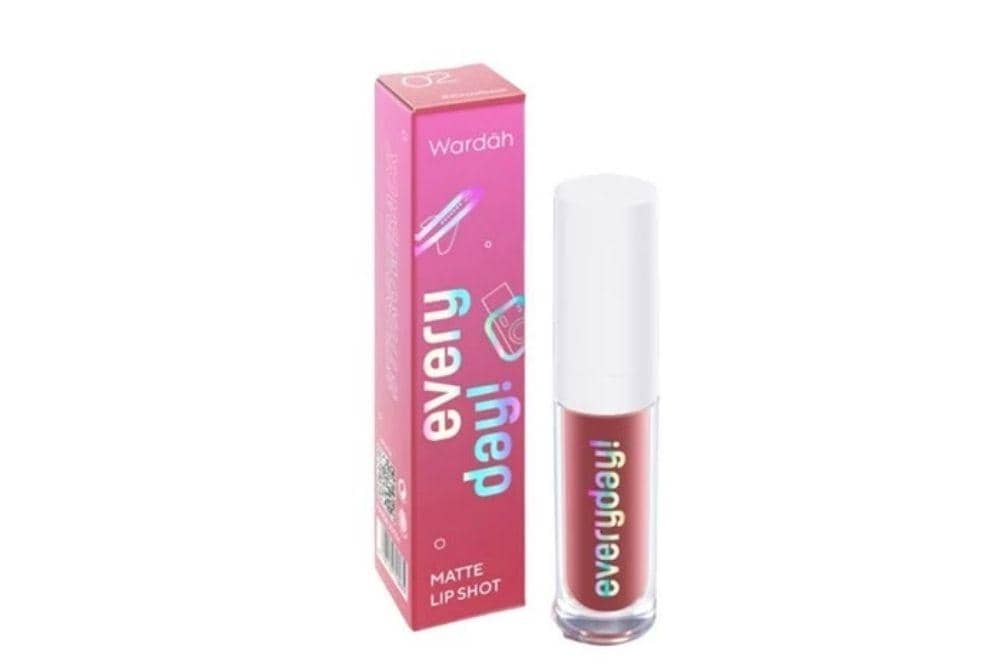 7 Rekomendasi Lipstik Warna Warm Pink untuk Tampil Natural Seharian