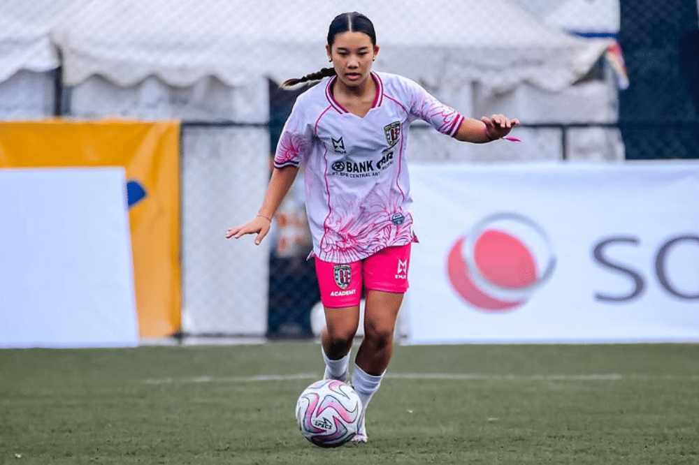 6 Potret Kiyomi Bachdim yang Bergabung dengan Bali United Girl Academy