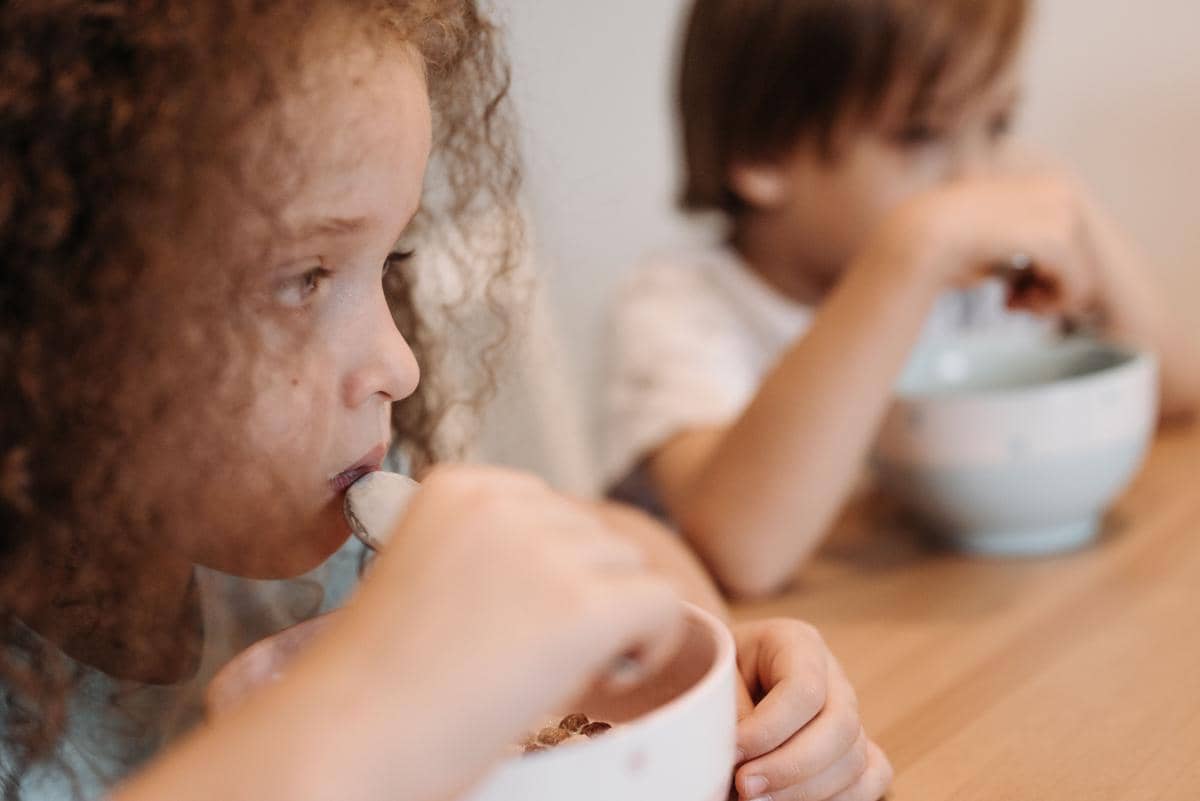 Bedanya Picky Eater dan Neofobia, Neofobia takut berlebihan yang dirasakan anak saat mencicipi makanan baru yang belum pernah ia kenal sebelumnya