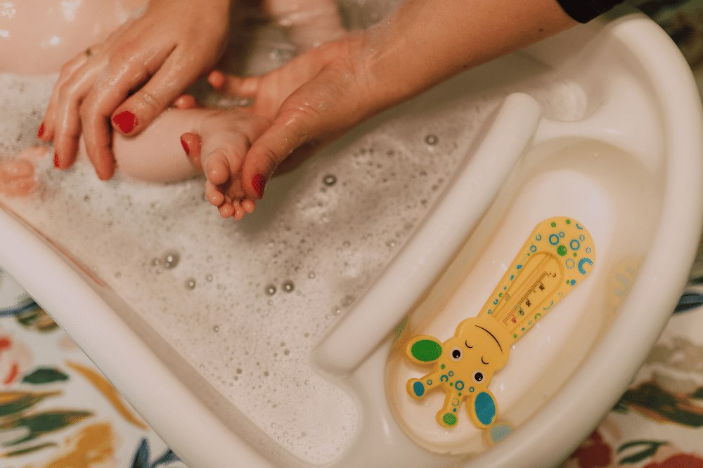 Bayi boleh mandi 2 kali sehar mulai usia berapa?