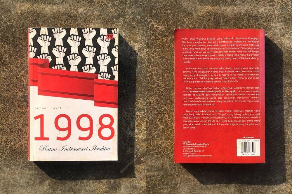 1998 karya Ratna Indraswari Ibrahim (2012)