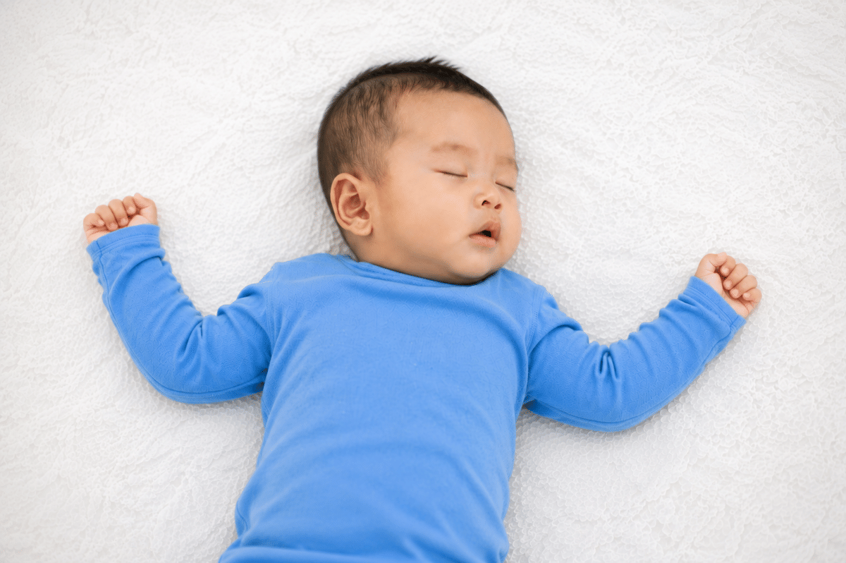 7 Arti di Balik Gerakan Bayi saat Tidur yang Perlu Mama Ketahui