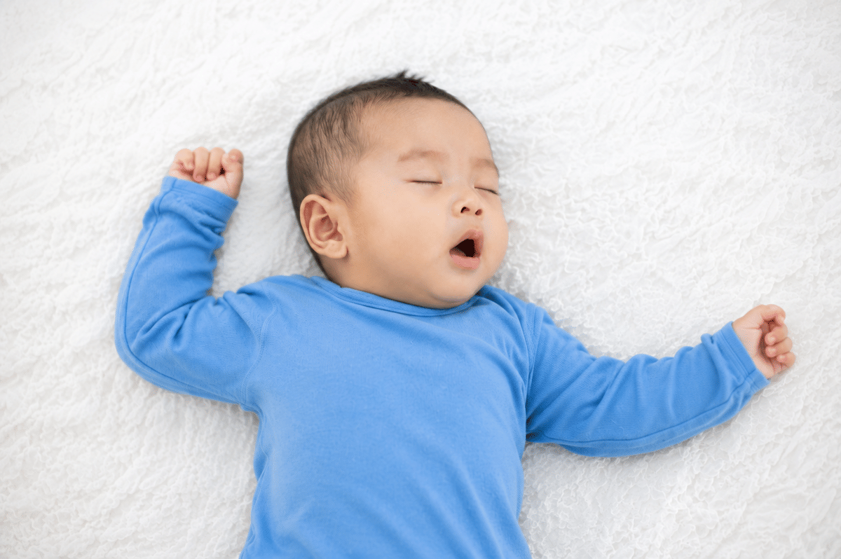 Arti di balik gerakan bayi saat tidur
