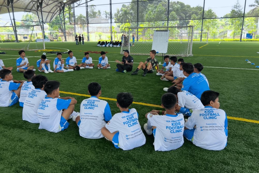 340 anak ikut YKK ASAO Kids Football Clinic