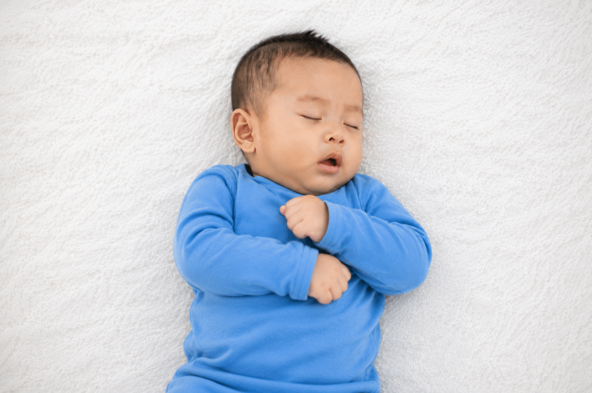 Arti di balik gerakan bayi saat tidur