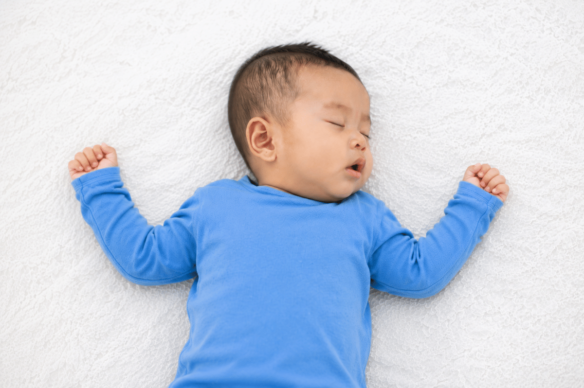 Arti di balik gerakan bayi saat tidur