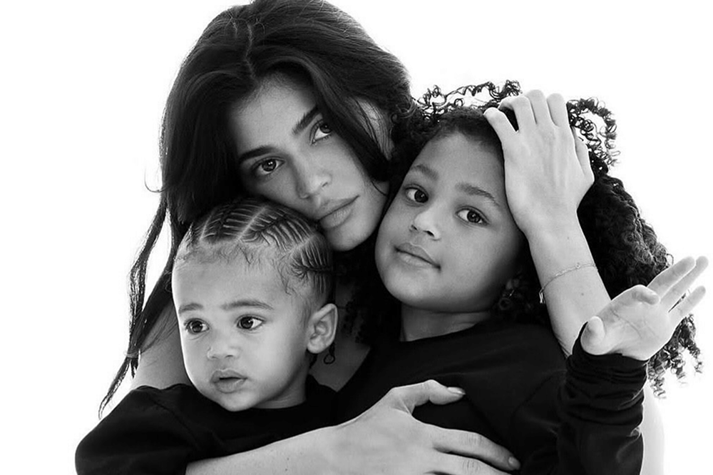 5 Momen Kylie Jenner Bikin Konten Q&A Bareng Stormi dan Aire