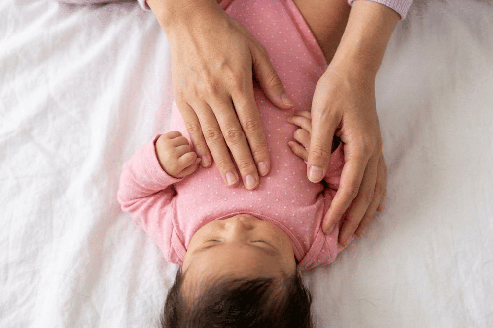 Apa Boleh Sering Pijat ILU pada Bayi? Ini Penjelasannya