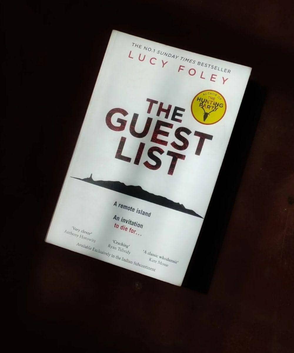 The Guest List karya Lucy Foley (2020)