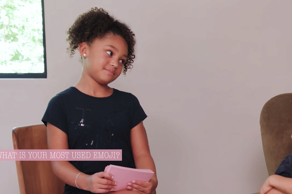 5 Momen Kylie Jenner Bikin Konten Q&A Bareng Stormi dan Aire
