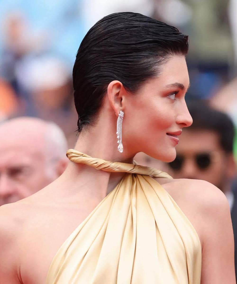 Rambut sleek kembali populer karena memberikan kesan polished