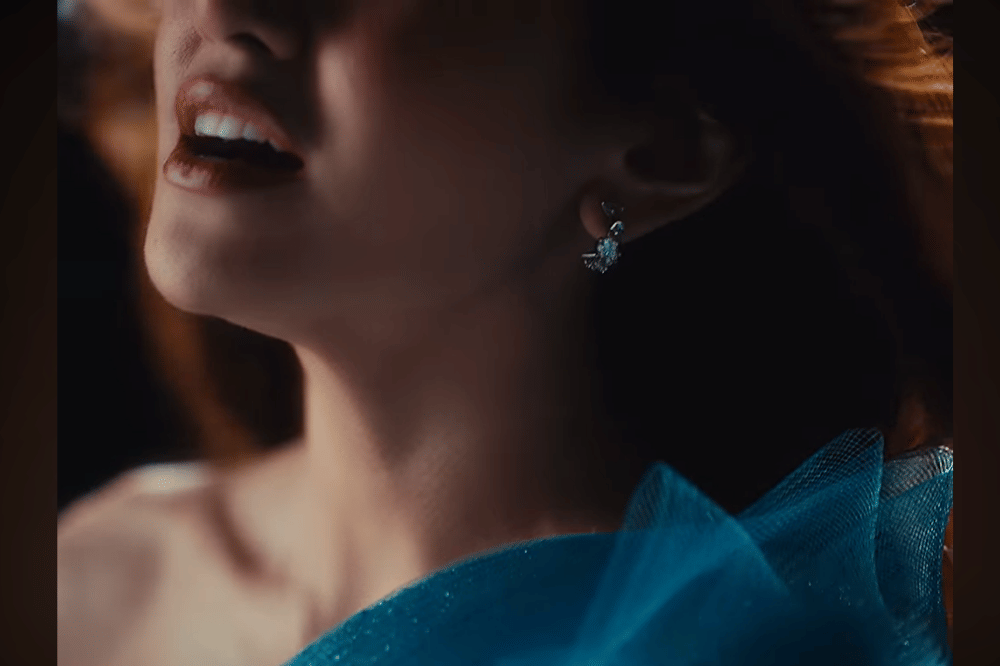 Anting sebagai Aksesori Tambahan