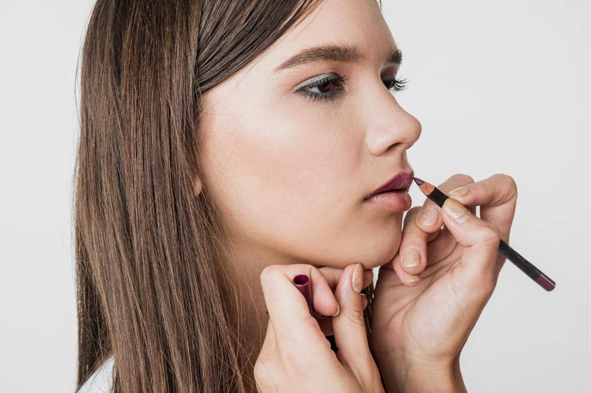 Tips Menggunakan Lip Contouring agar Bibir Terlihat Penuh