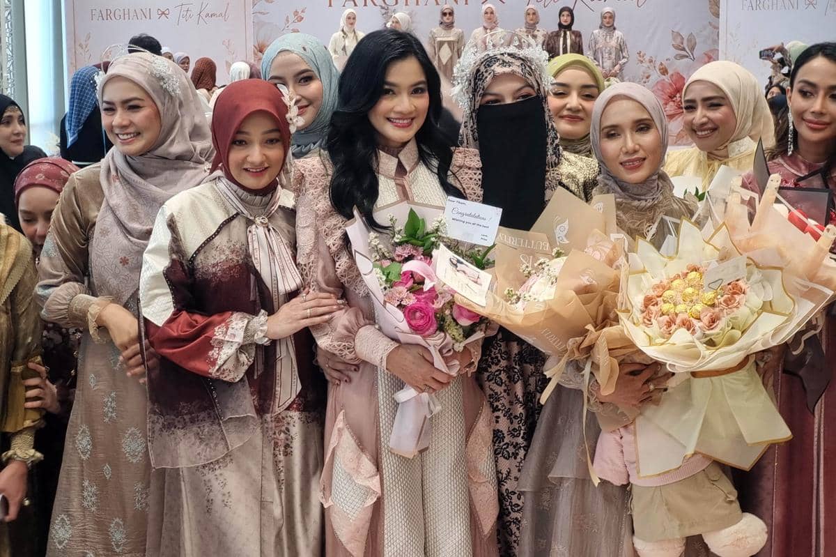 Brand Fashion Lokal Gaet Titi Kamal Hadirkan Koleksi INFINITI