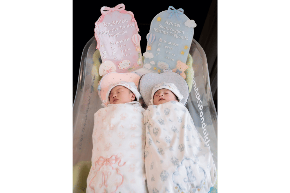 Foto anak kembar Nanda Arsyinta dan Ardya Tridwantoro