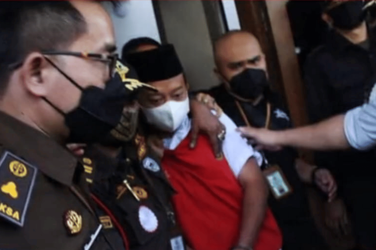 Awalnya Herry Wirawan divonis untuk dipenjara seumur hidup