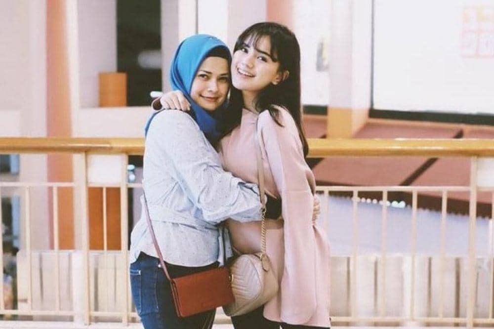 Hubungan Audi dan ibunya sempat menjadi sorotan