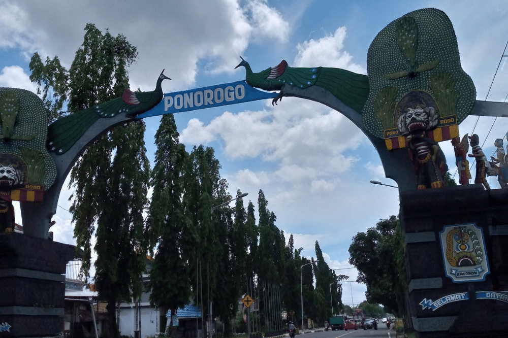 7 Oleh-oleh Khas Ponorogo, Ada Topeng Reog Mini