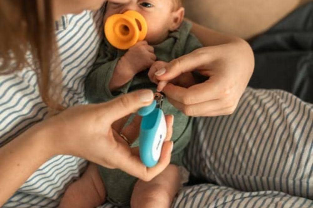 Potong kuku bayi secara rutin