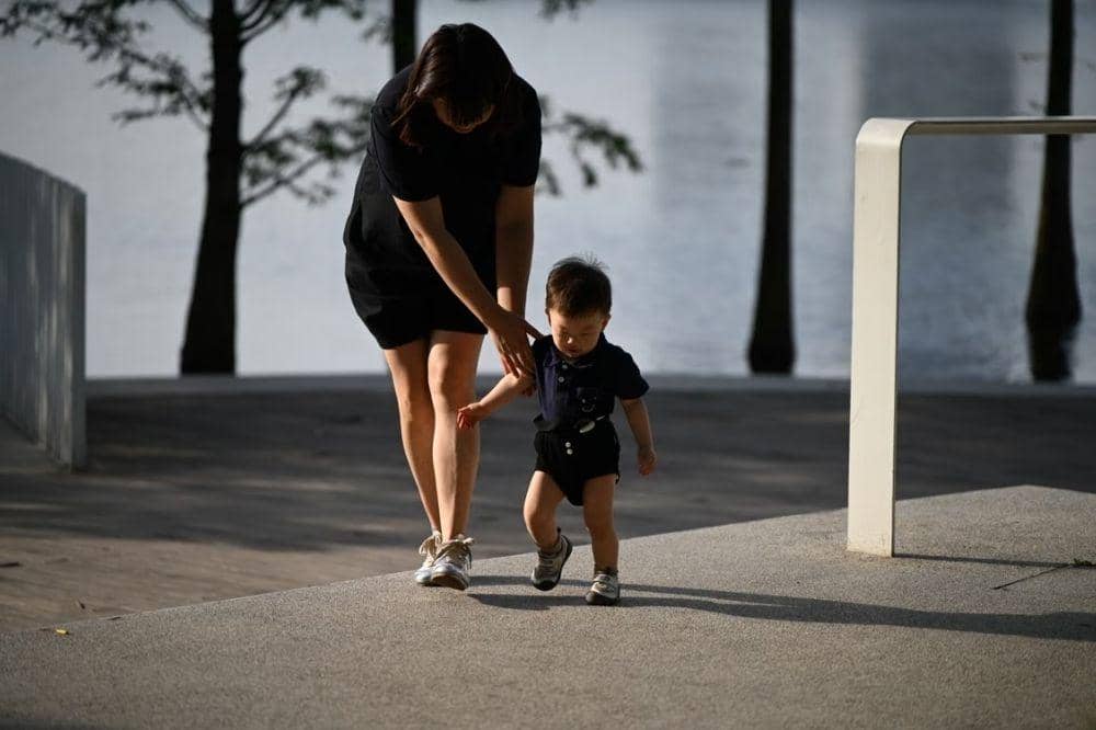 Tips Melatih Bayi Berjalan