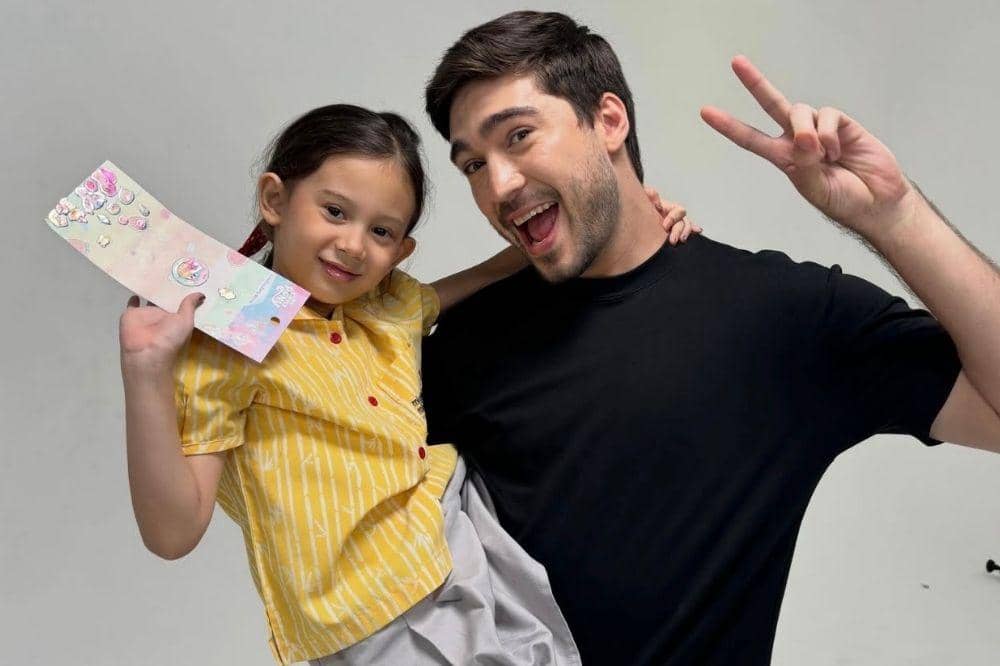 Foto Akrab Eryck Amaral dan Bella, Penuh dengan Kehangatan