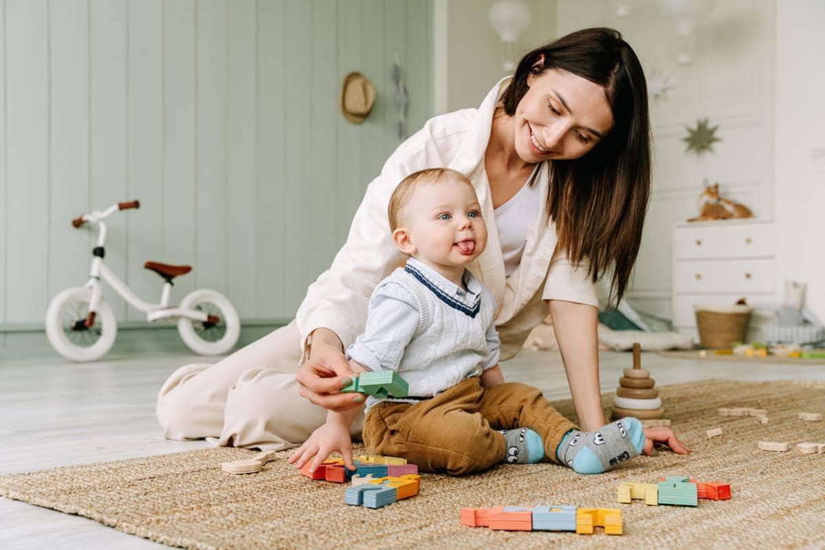 Bayi dan anak yang masih kecil perlu mendapat perhatian khusus