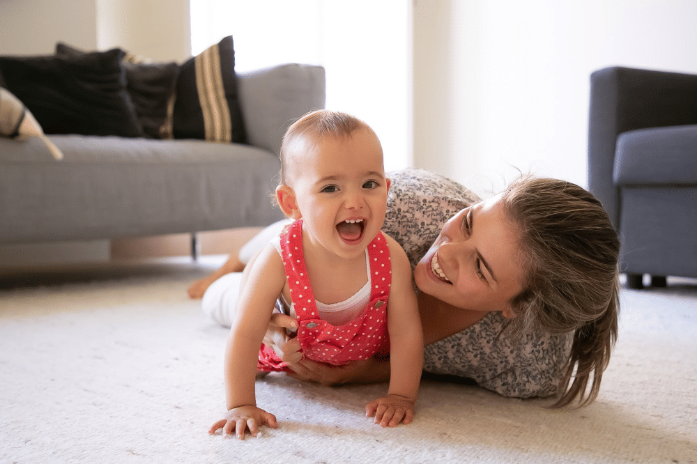 Seberapa banyak interaksi dan waktu bermain yang dibutuhkan bayi?