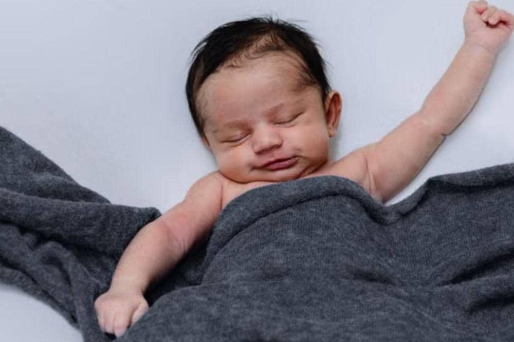 Bayi Sering Ngulet Apakah Berbahaya? Begini Faktanya
