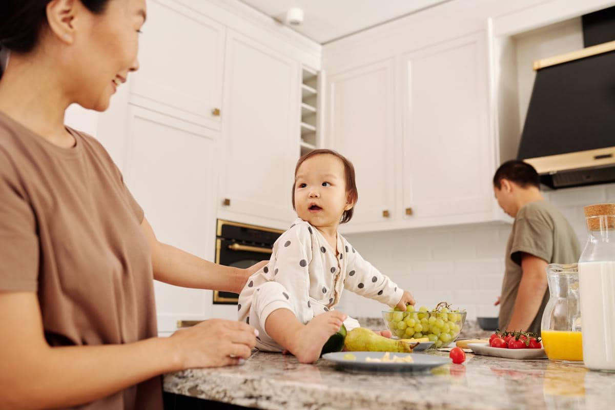 Hal yang dibutuhkan untuk perkembangan anak 1 tahun butuh mama disampingnya