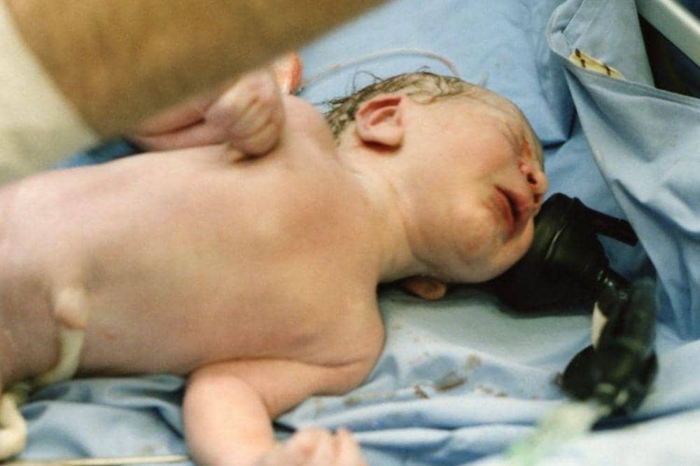 Kenapa Tidak Boleh Menyimpan Tali Pusar Bayi dalam Islam?