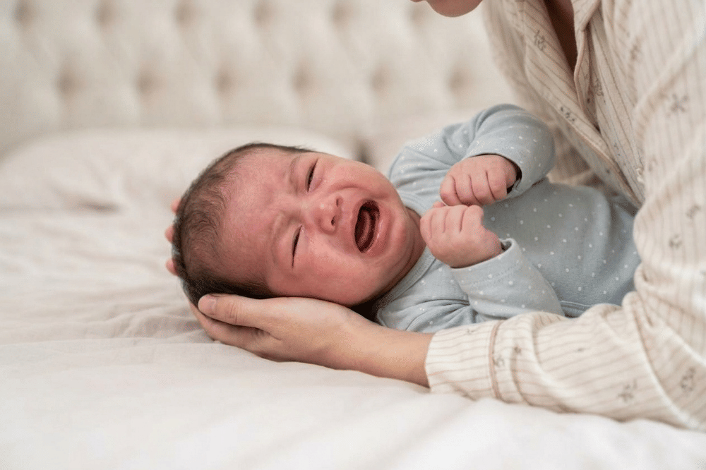 Kenapa Bayi Menyusu Sebentar Lalu Menangis?